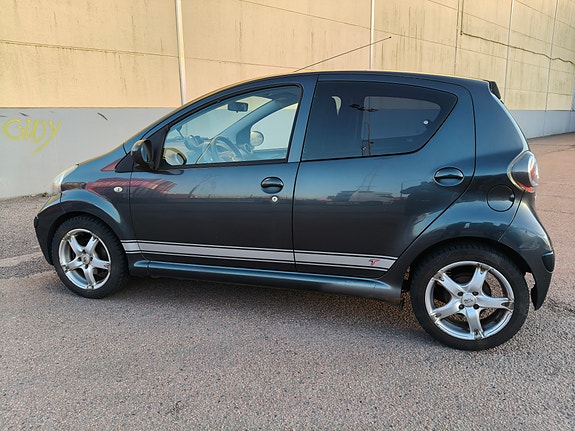 Toyota Aygo 2 of 5