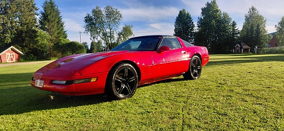 Chevrolet Corvette 2 of 5