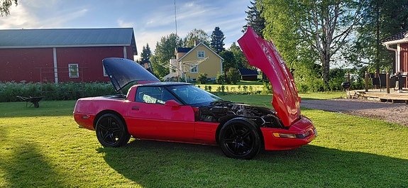 Chevrolet Corvette 4 of 5