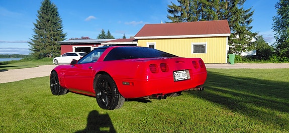 Chevrolet Corvette 3 of 5