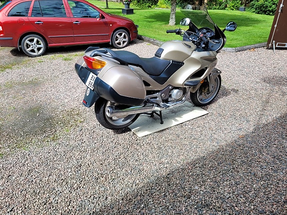 Honda NT650V Deauville 3 of 8