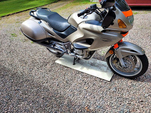 Honda NT650V Deauville 2 of 8