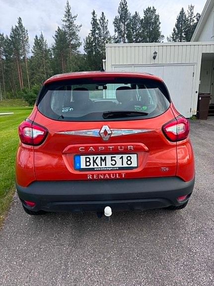 Renault Captur 3 of 5