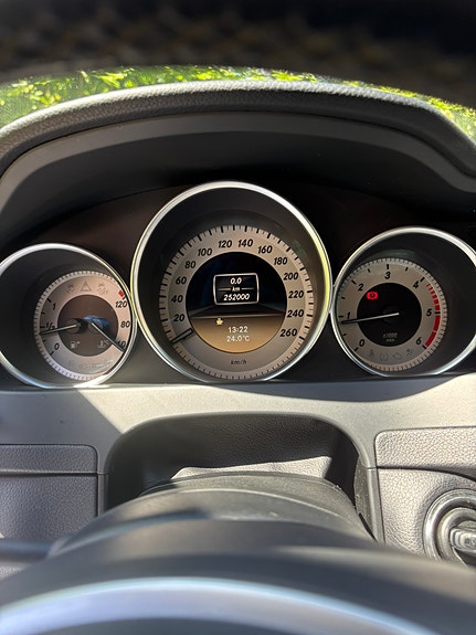 Mercedes-Benz C220 8 of 14