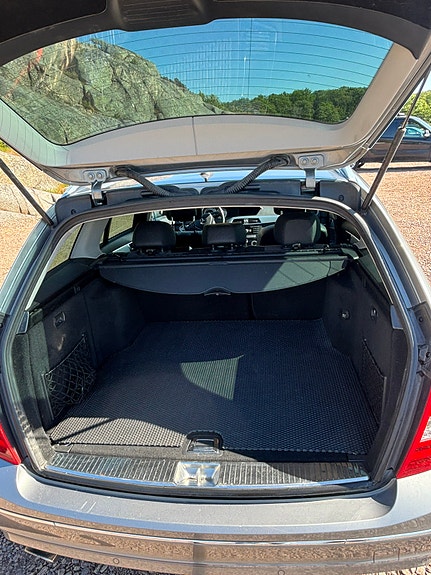 Mercedes-Benz C220 9 of 14