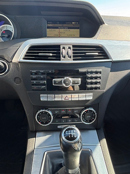 Mercedes-Benz C220 7 of 14