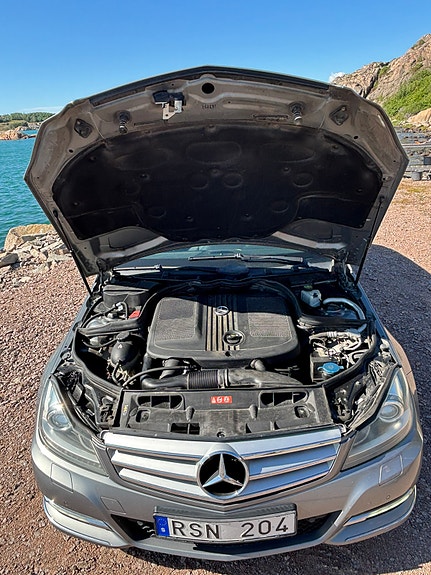 Mercedes-Benz C220 11 of 14