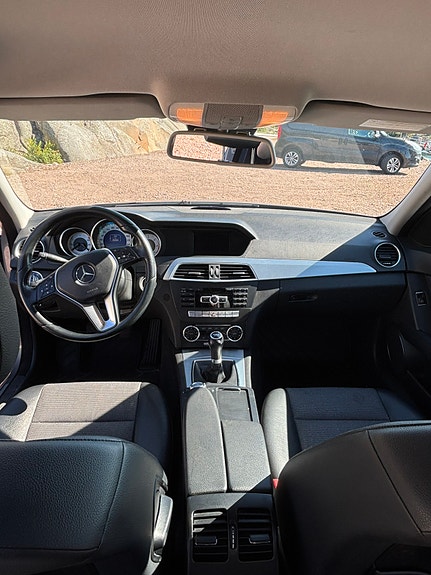 Mercedes-Benz C220 6 of 14