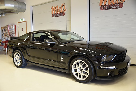 Ford Mustang 4 of 5