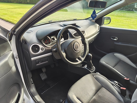 Renault Clio 3 of 5