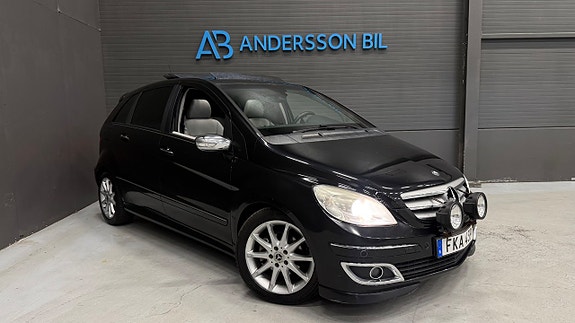 Mercedes-Benz B200 2 of 5