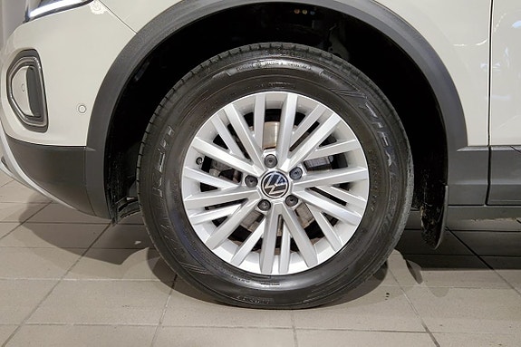 Volkswagen T-Roc 3 of 5