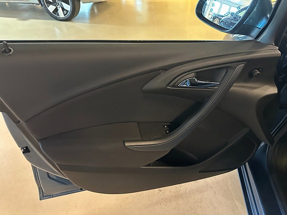 Opel Astra 9 of 17