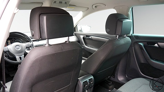 Volkswagen Passat 21 of 26