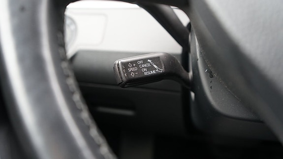 Volkswagen Passat 10 of 26