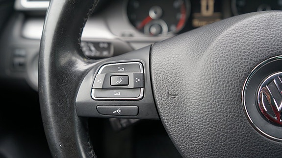 Volkswagen Passat 8 of 26