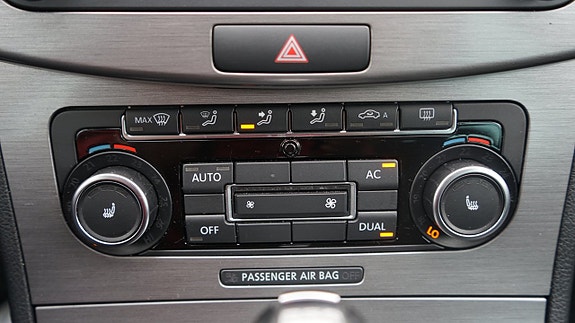 Volkswagen Passat 15 of 26