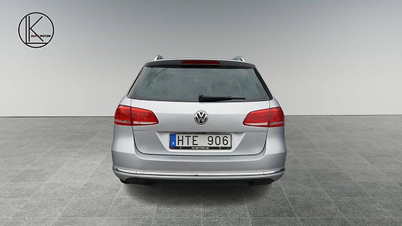 Volkswagen Passat 23 of 26