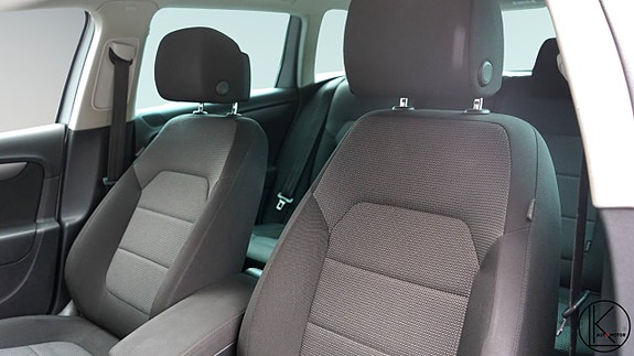 Volkswagen Passat 18 of 26