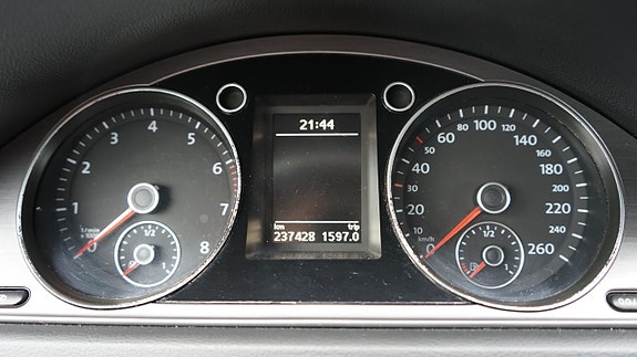 Volkswagen Passat 11 of 26