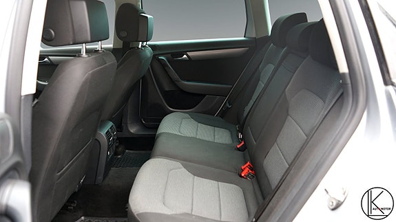 Volkswagen Passat 19 of 26