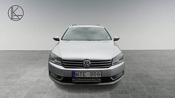 Volkswagen Passat 2 of 26