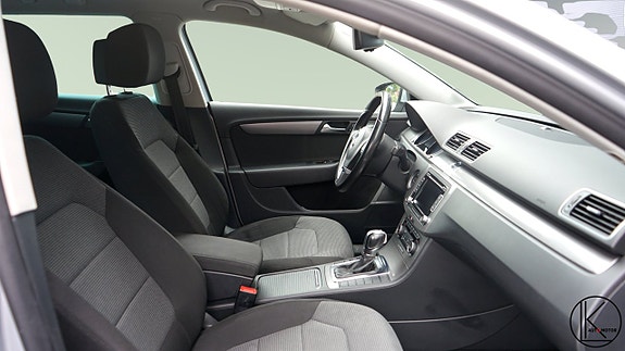 Volkswagen Passat 12 of 26