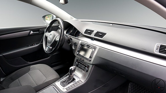 Volkswagen Passat 13 of 26