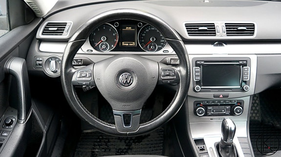 Volkswagen Passat 7 of 26
