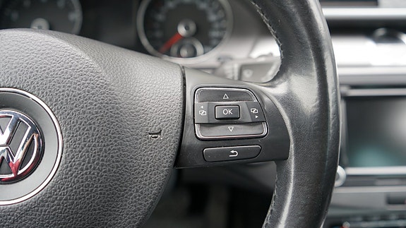 Volkswagen Passat 9 of 26