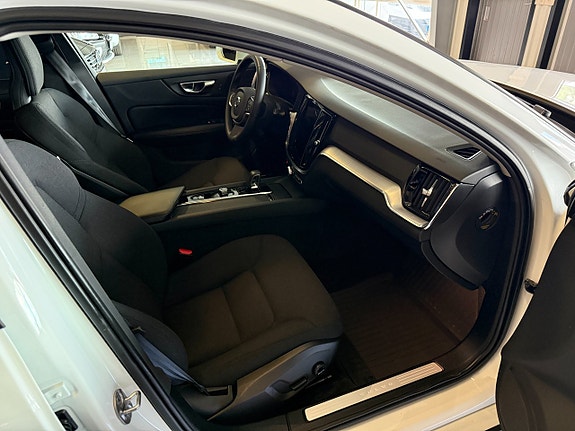 Volvo V60 12 of 17