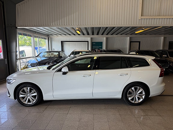 Volvo V60 2 of 17