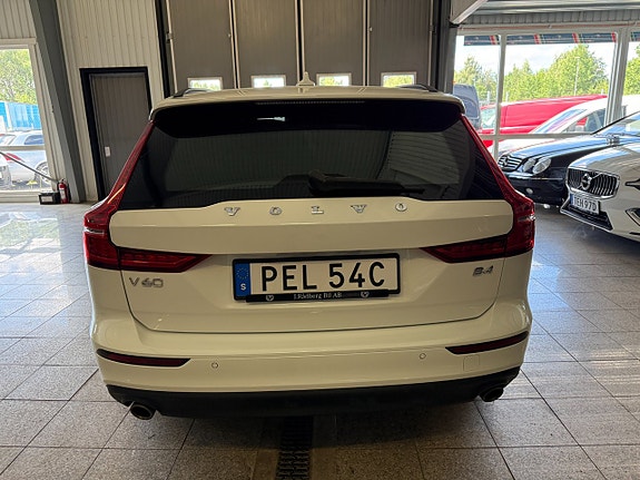 Volvo V60 4 of 17
