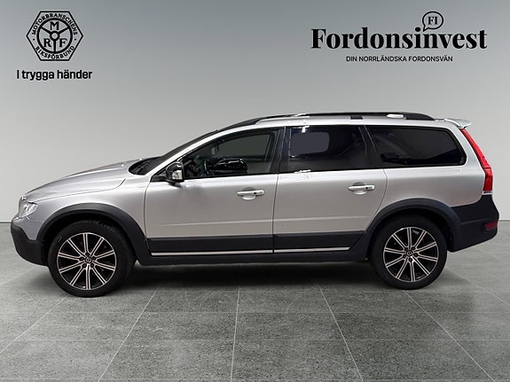 Volvo XC70 2 of 5