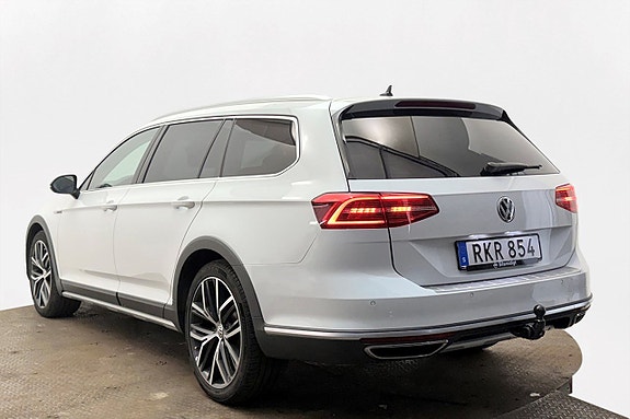 Volkswagen Passat Alltrack 8 of 30
