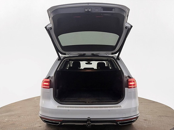 Volkswagen Passat Alltrack 7 of 30