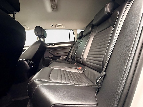 Volkswagen Passat Alltrack 14 of 30