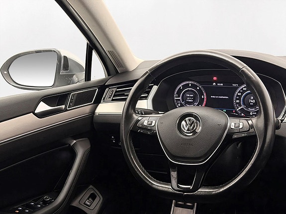 Volkswagen Passat Alltrack 16 of 30