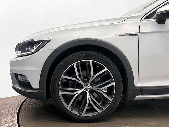 Volkswagen Passat Alltrack 10 of 30