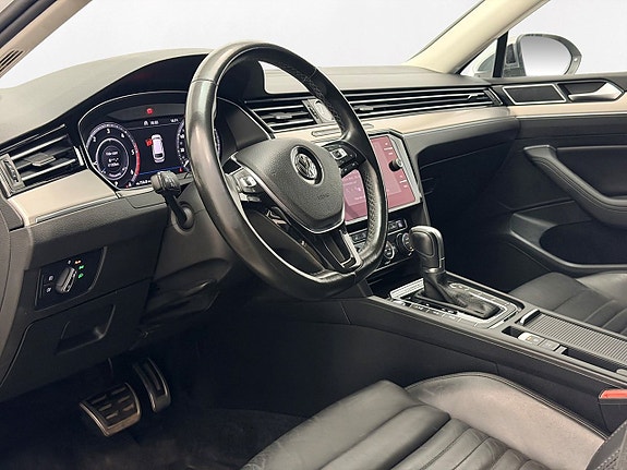 Volkswagen Passat Alltrack 12 of 30