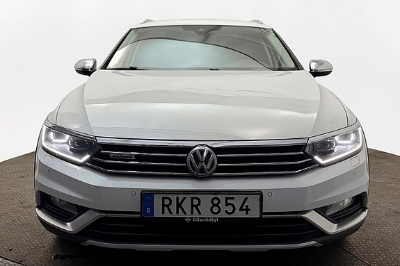 Volkswagen Passat Alltrack 3 of 5