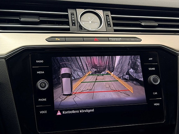 Volkswagen Passat Alltrack 22 of 30
