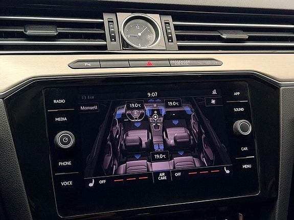 Volkswagen Passat Alltrack 24 of 30