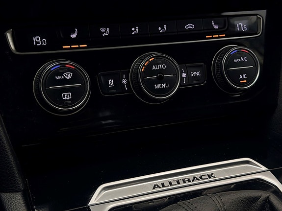 Volkswagen Passat Alltrack 26 of 30