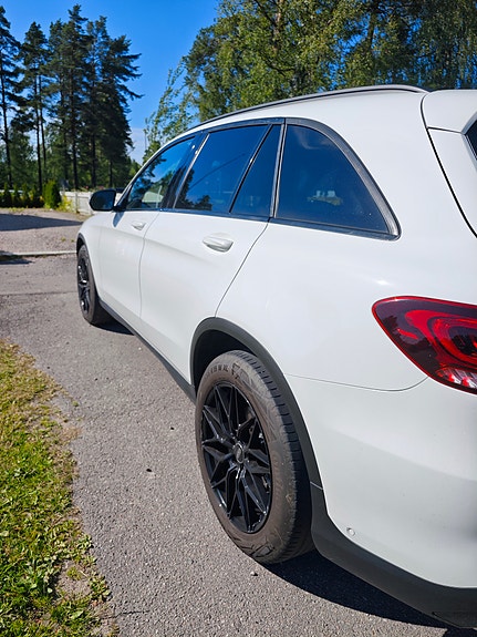 Mercedes-Benz GLC220 d 3 of 8