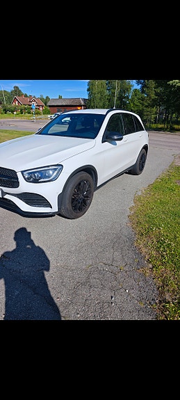 Mercedes-Benz GLC220 d 2 of 8