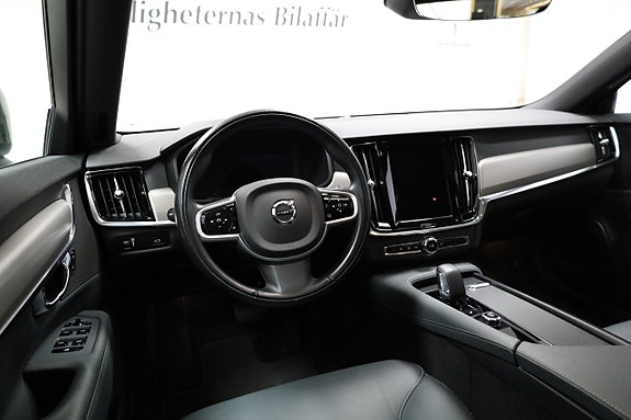 Volvo V90 Cross Country 3 of 5