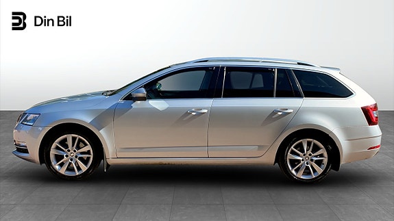 Skoda Octavia 2 of 5