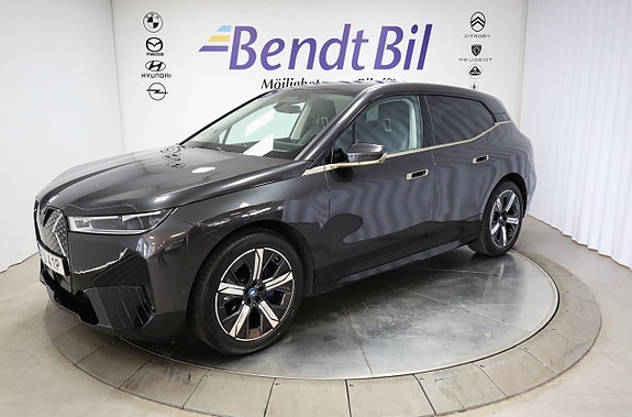 BMW iX 4 of 5