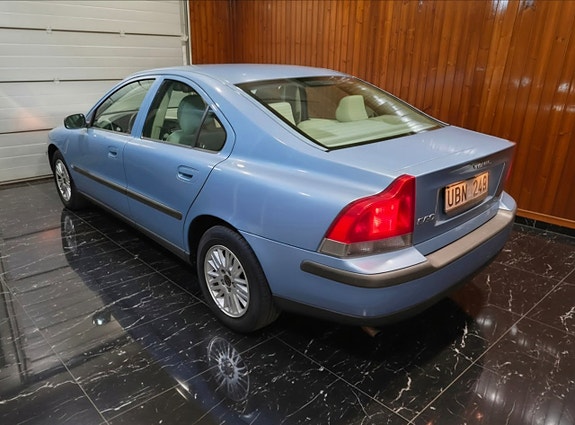 Volvo S60 3 of 5